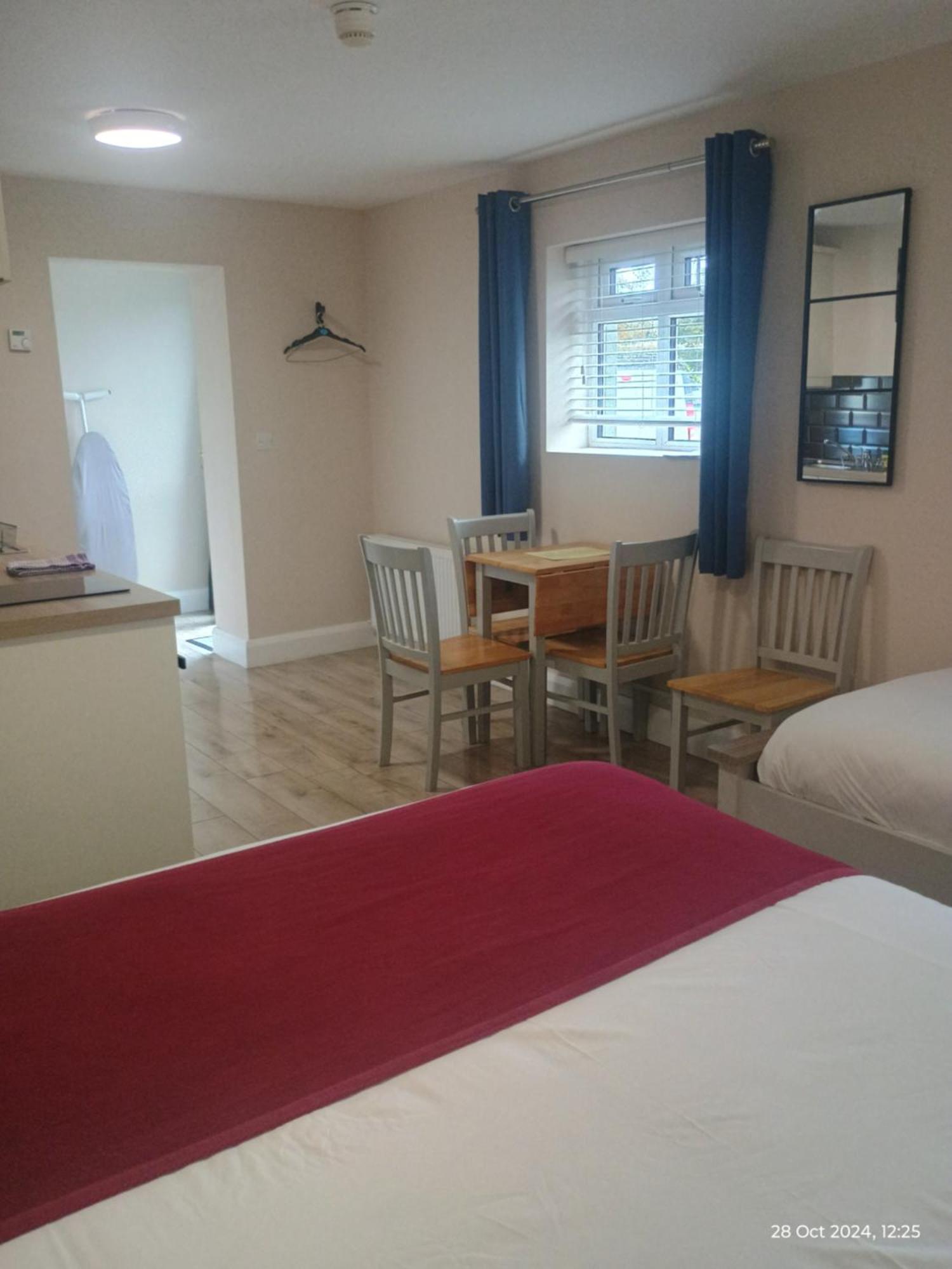 Matty'S Pub - Apartment'S Κάρλοου Εξωτερικό φωτογραφία
